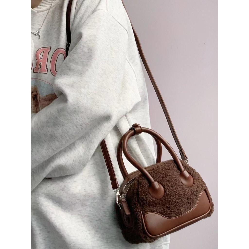 IELGY Autumn Winter Handbag High-Value Ladies Fashion Plush Messenger Bag