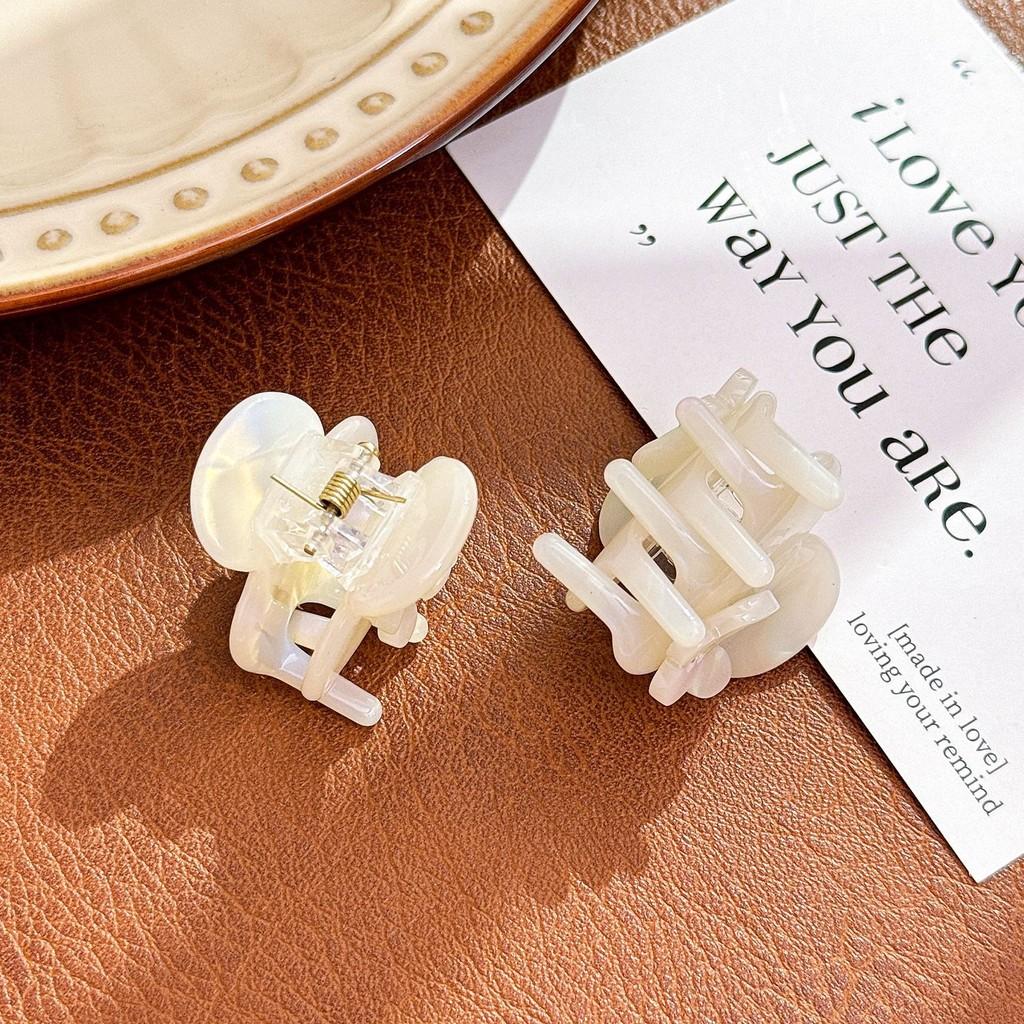 Elegant Koreansk Stil Fjäril Och Blomma Hårklämma För Kvinnor Med Mjuk Skonsam Design