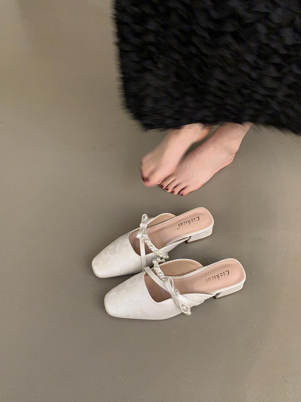 

Silver bag head half slippers outer women s shoes summer 2025 new French pearl light mouth thick heel temperament single shoes 35
