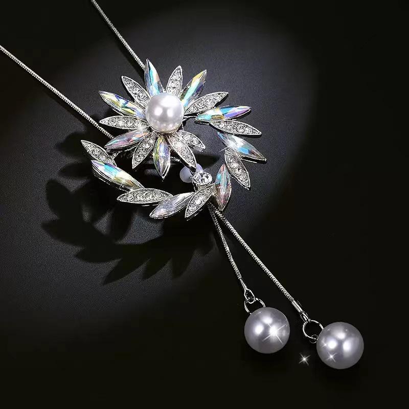 Luxury Non-Fading Korean Fashion Sweater Necklace: Autumn/Winter Women's Niche Design Pendant