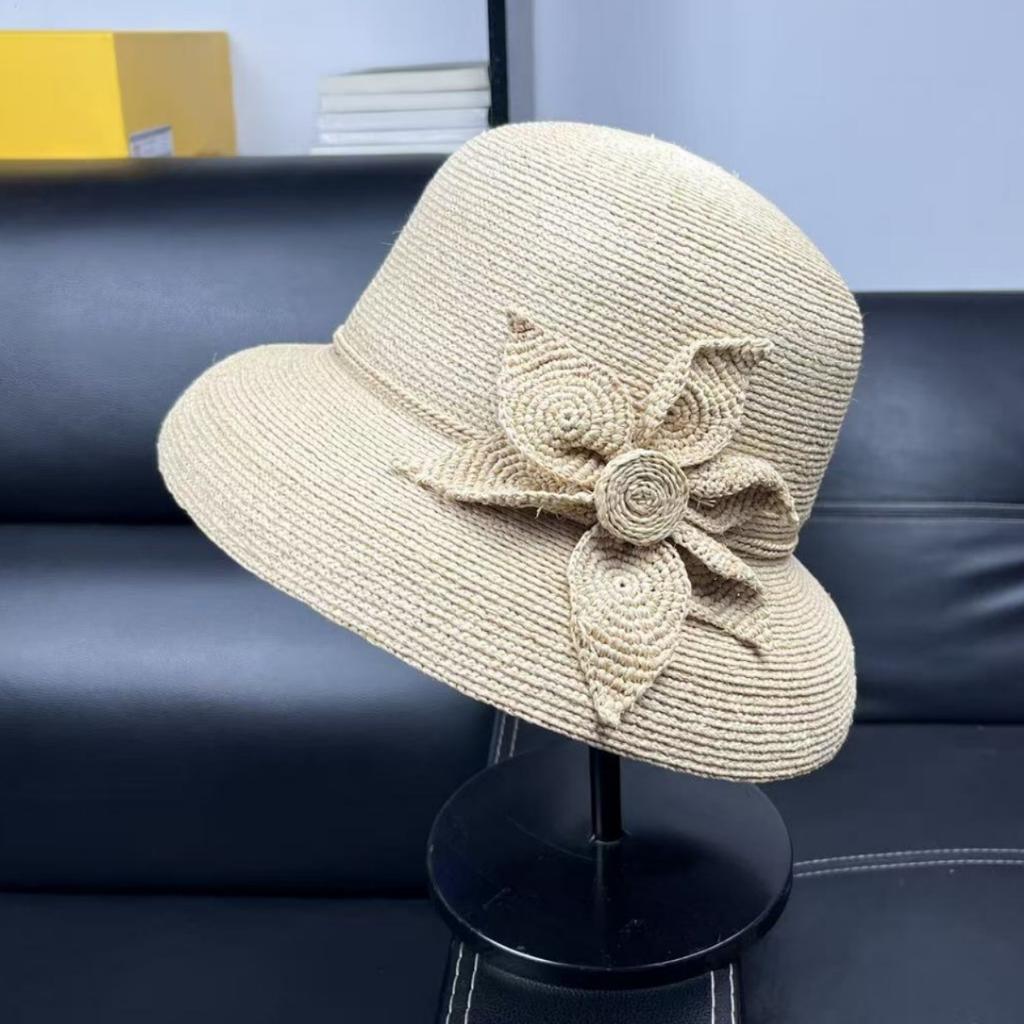 High-end raffia hat women's summer elegant small basin hat seaside vacation sunscreen sunshade beach lampshade hat
