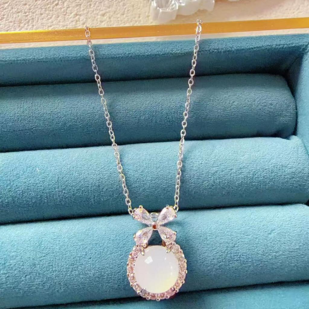 Princess On the Run: Titanium Steel Necklace with Natural White Chalcedony for Girls – Light Luxury Clavicle Chain