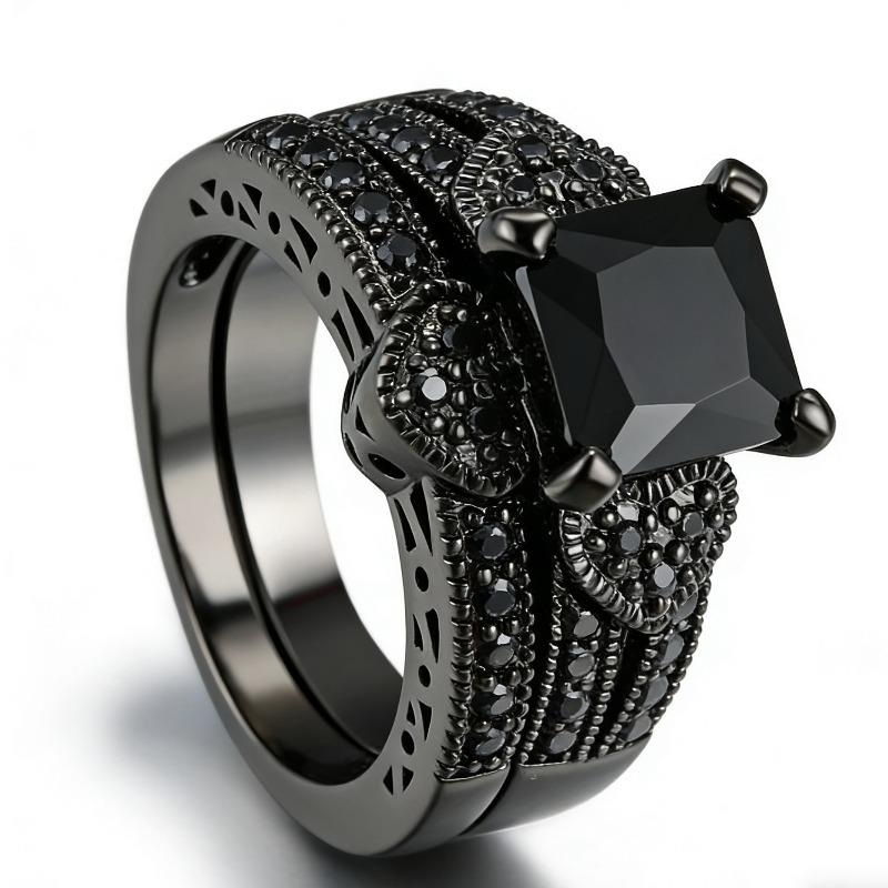 Love Black and Gold Two-piece Ring, Set with Black Diamonds and Zircon, Simple and Fashionable Personalized Ring.