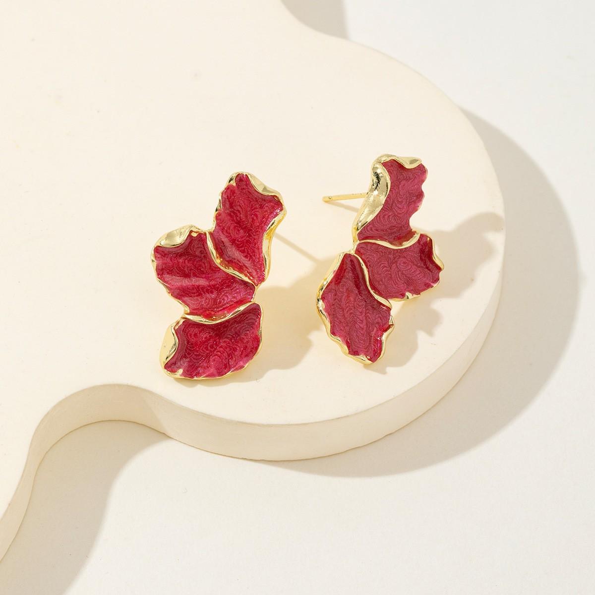 

Korean version of Mori design maple leaf flower earrings light luxury color petals oil dripping earrings червоний