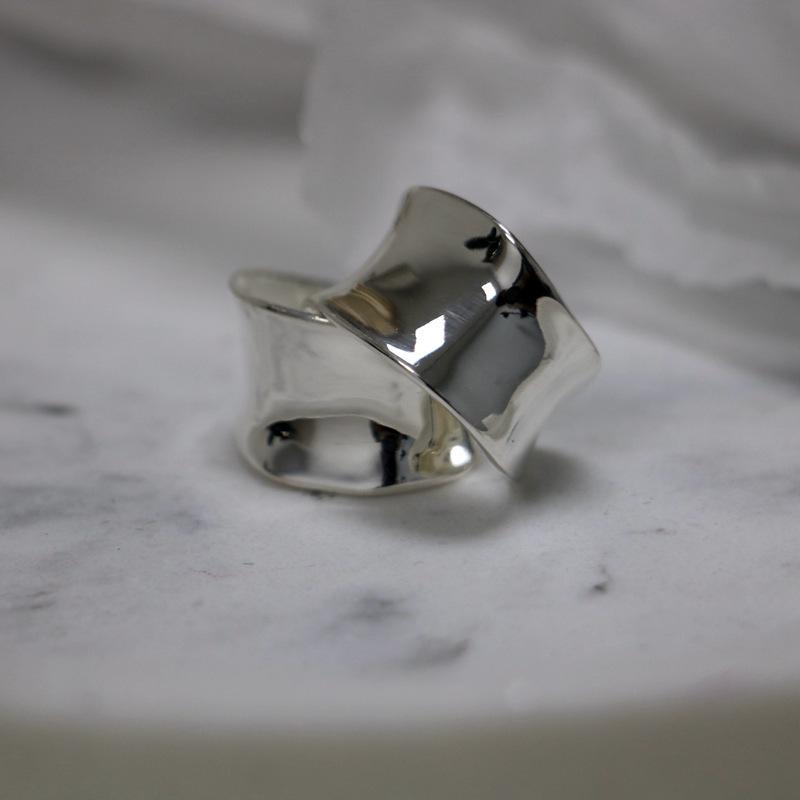 

Минималистичные дугообразные серьги-кольца из латуни с золотым покрытием и иглами из серебра 925 пробы