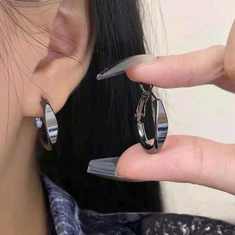 Elegant 925 Silver Needle Hoop Earrings - Lightweight, Fashionable, and Versatile Women's Jewelry.