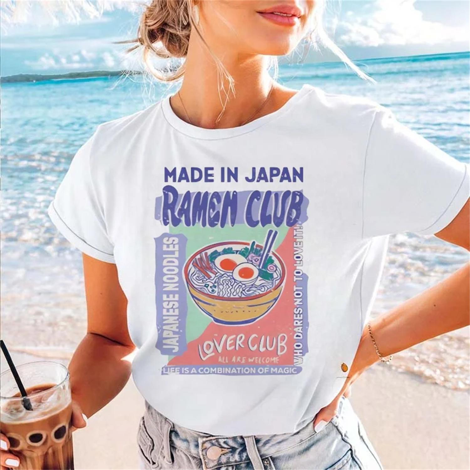 

Japanese Cartoon Printed Noodle Enthusiast Women s Round Neck Fashionable Summer Women s Regular T-Shirt Casual White T-Shirt XXXXXL білий