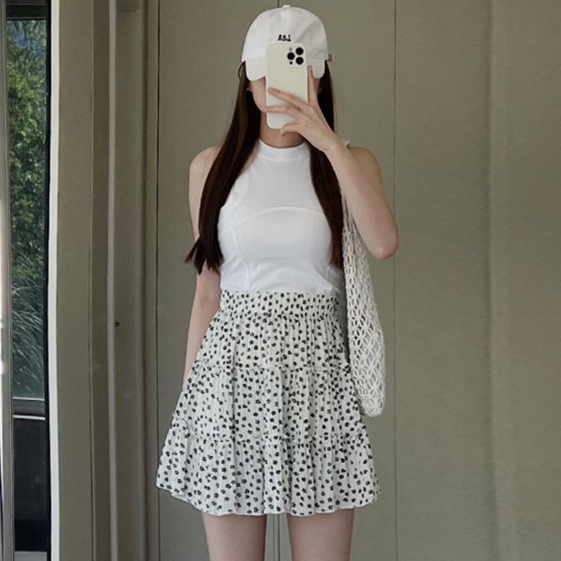 

Женская летняя черная шифоновая юбка миди А-силуэта с цветочным принтом и высокой талией Small белый