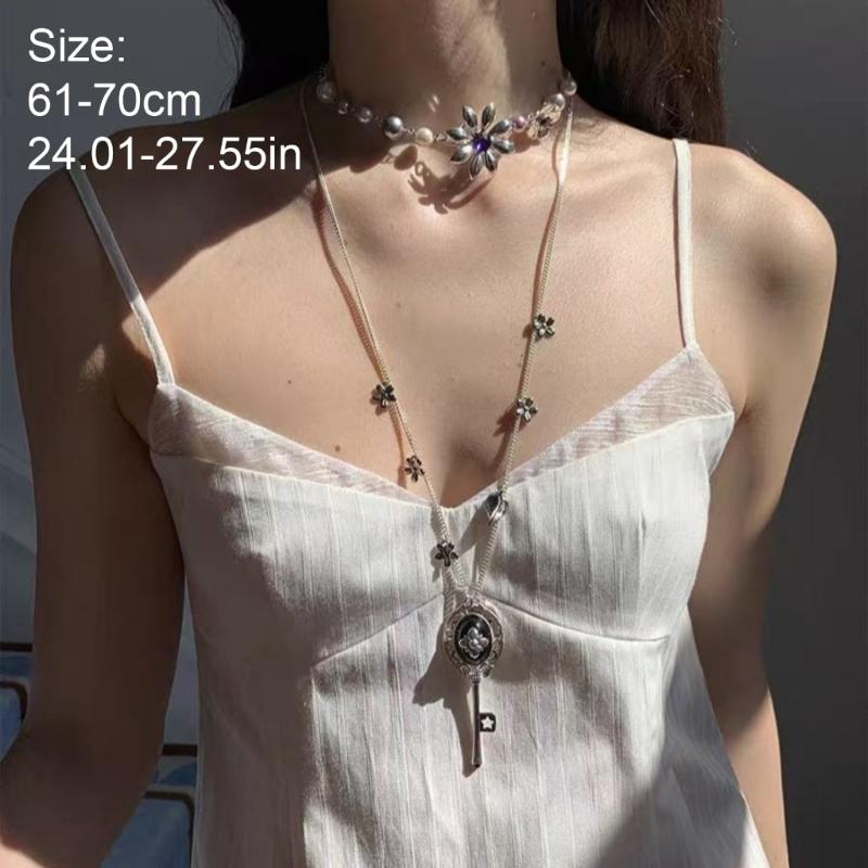 Mysterious Key Pendant Necklace Feature Adjustable Chain Length Gold/Silver Key Charm Collarbone Chain Gift