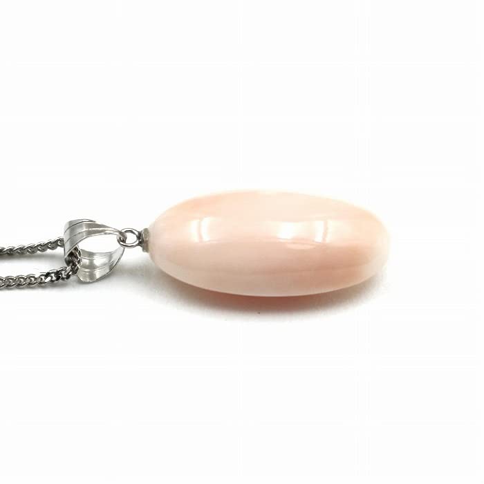 Pink coral oval pendant with 14K white gold hardware gift wrapping and gift tag Includes a 40cm plated chain be changed to an 18K gold chain Undyed