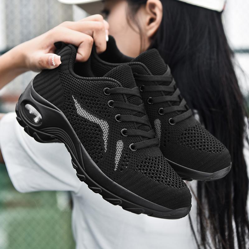 Fashion Women's Sports Shoes Summer Red Walking Large Breathable Tennis 2025 New Mesh Running Shoes Lightweight Flat Vulcanized Shoes