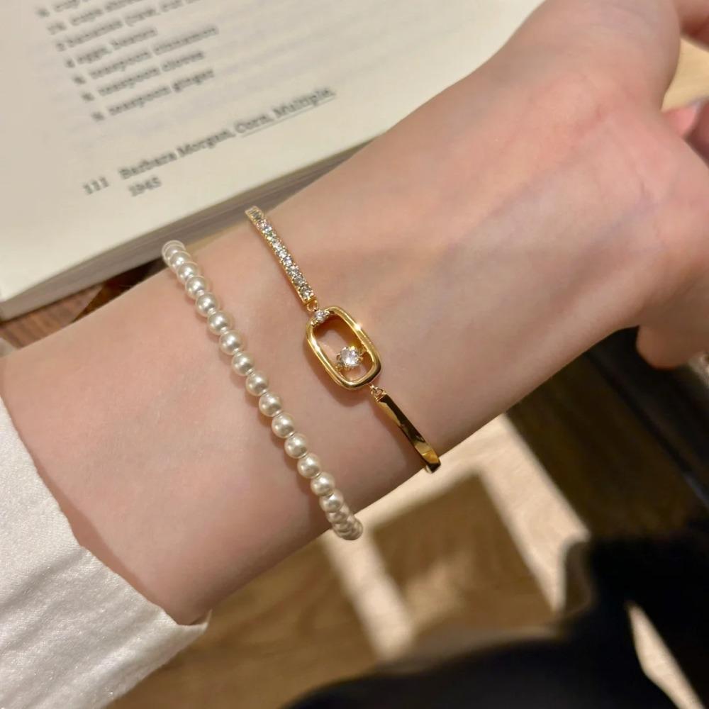 Elegant Vintage Heart Bracelet with Sparkling Diamonds Dainty Movable Bangle for Women Stylish Accessory