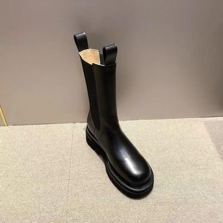 

2025 новая осенне-зимняя классическая модная универсальная модель на толстой подошве однотонные полусапоги Мартин 42