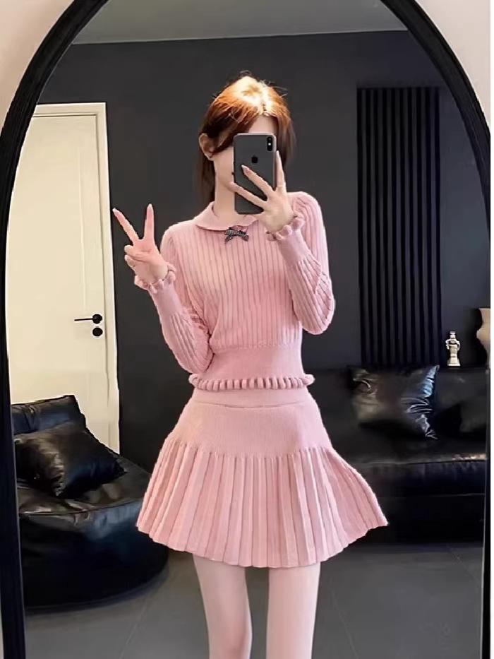 Timeless Chic Knit Skirt Suit - Age-Defying, Elegant Two-Piece with Premium Look