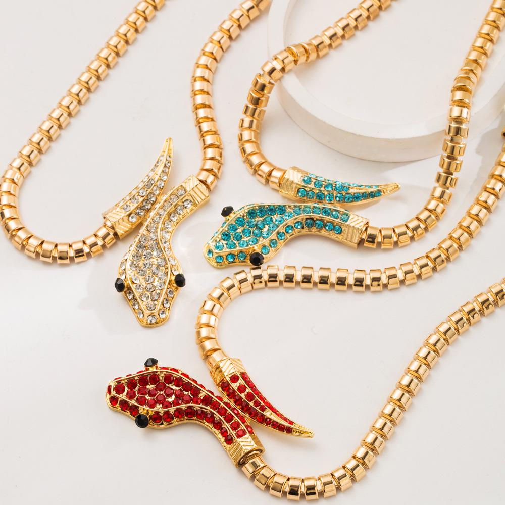 Przesadny naszyjnik węża: Łańcuszek na obojczyk z cyrkoniami, Modny dodatek na imprezę