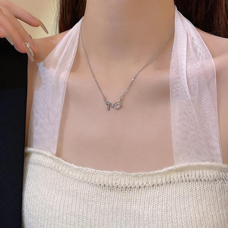 Elegant Pearl & Zircon Clavicle Necklace – Versatile, Sweet, and Fresh