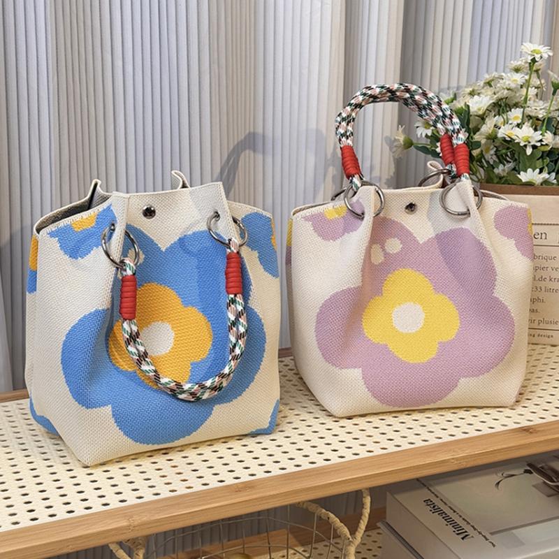 This multi-color knitted retro bucket handbag is simple and color-blocked, versatile and easy to carry with you