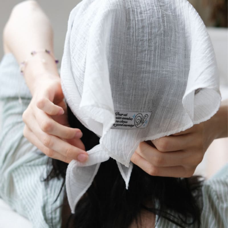 ne Page Stripe Pin-Tuck Scarf (white)