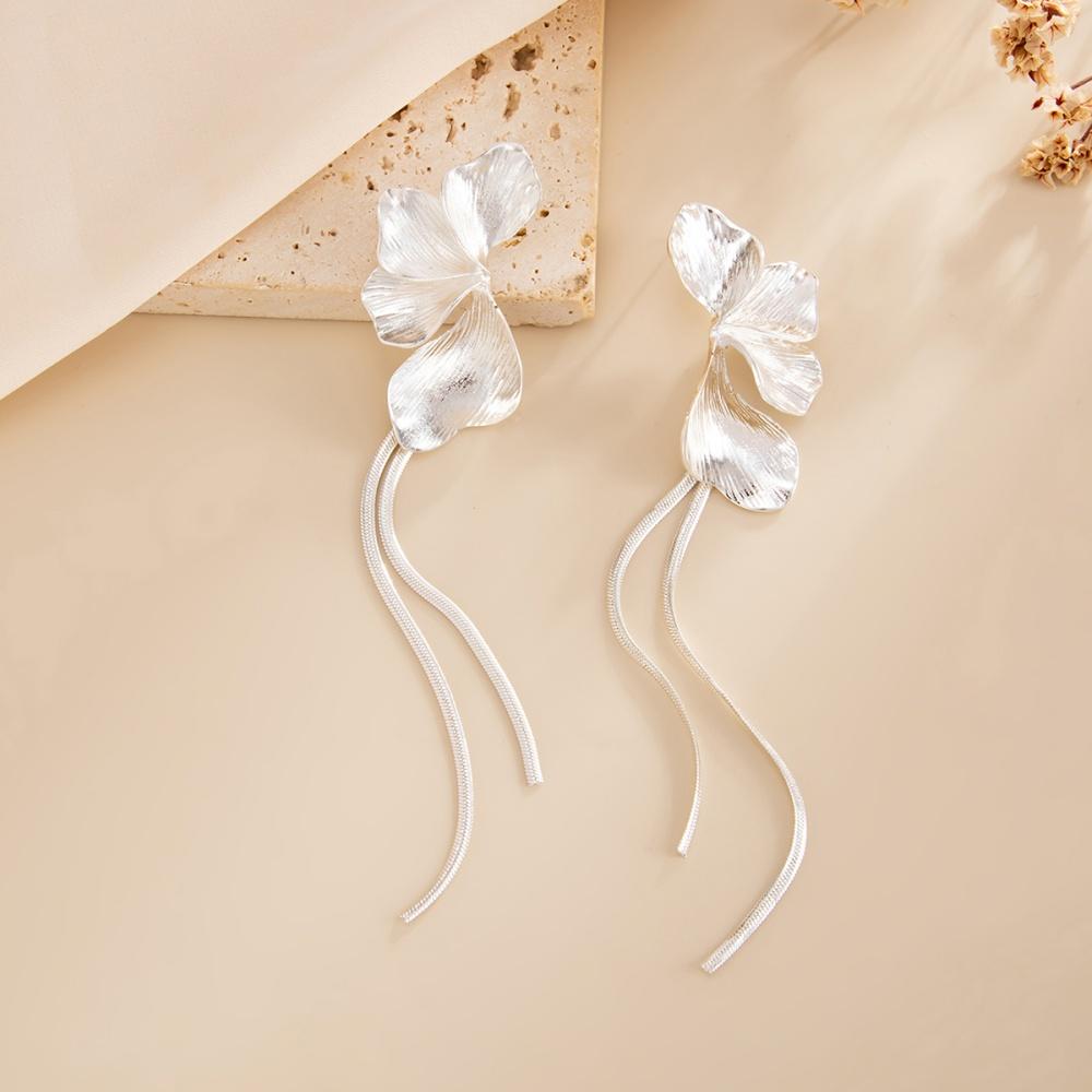 Charms Irregular Petal Flower Long Chain Tassel Earrings for Women Trendy Lady Party Earrings Accessories on Ear Fashion Jewelry