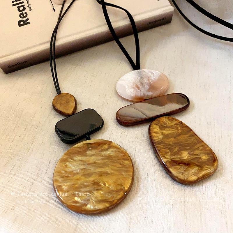 Simple Geometric Resin Rendered Leather Rope Necklace Autumn and Winter Retro Premium Sweater Chain