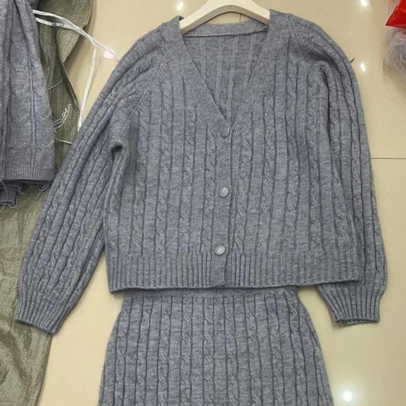 V-neck twist sweater women's two-piece set autumn and winter new loose lazy skirt knitted sweater set