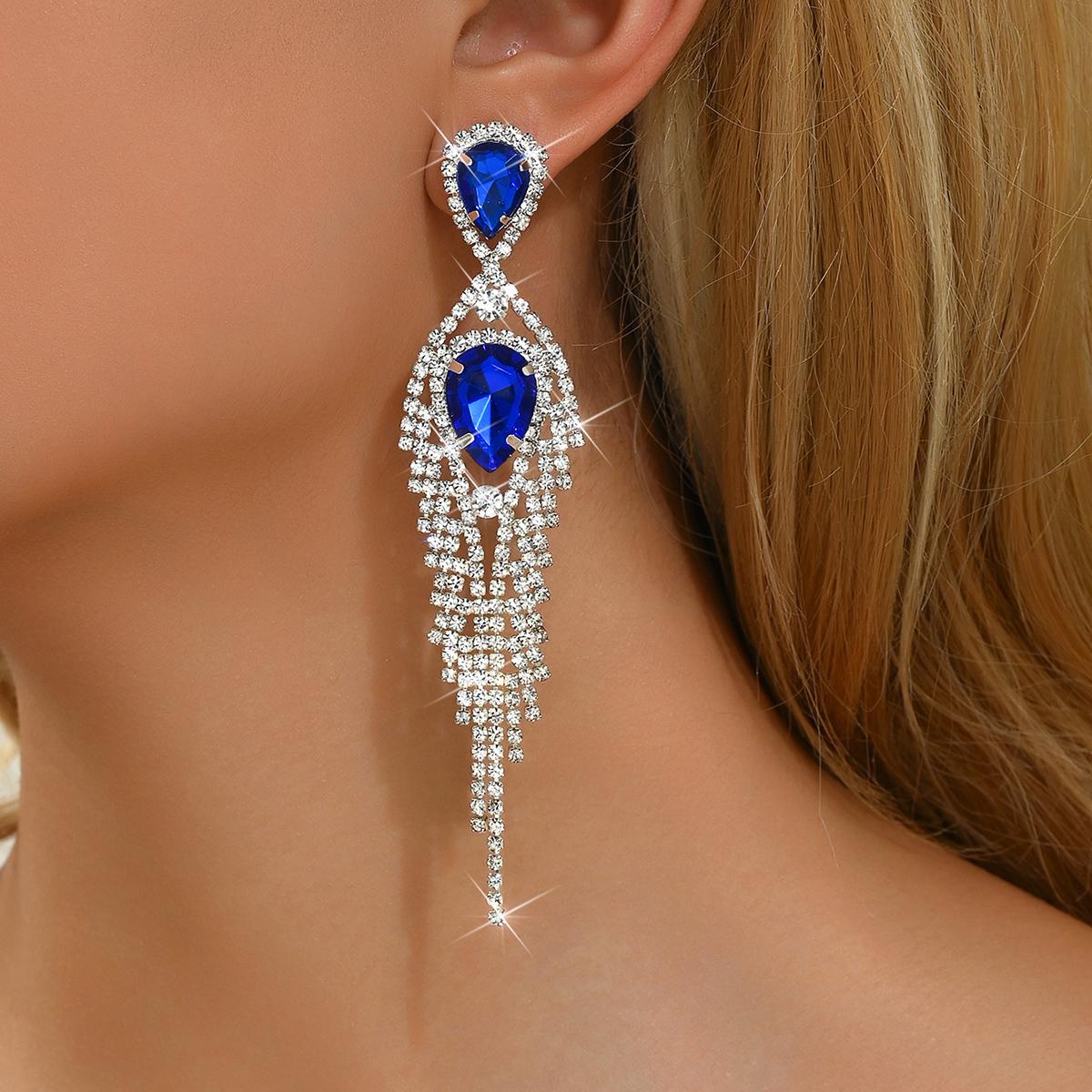 

Simple and delicate tassel multi colored earrings suitable for brides weddings, luxurious banquets, and parties as earrings
