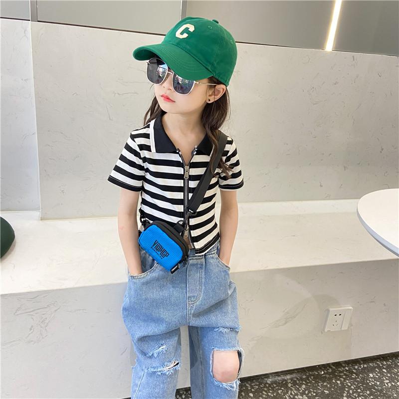 Stylish Mini Crossbody Bag For Kids With Fun Letter Design And Convenient Accessory Storage