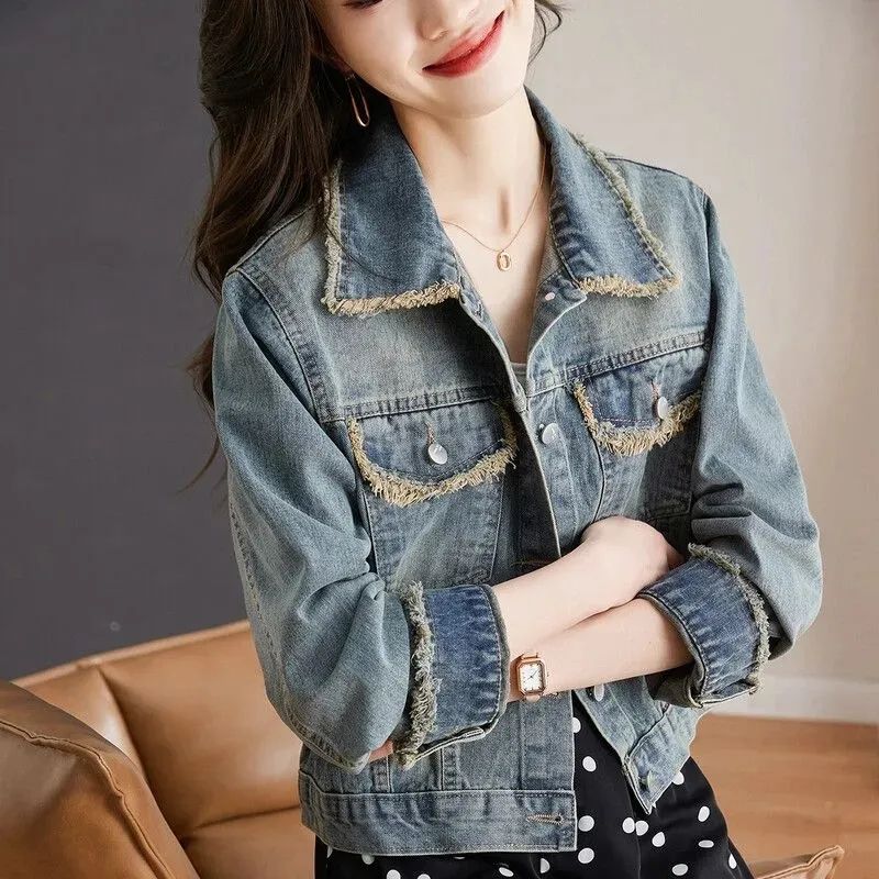 Chic Women's Vintage Denim Jacket with Loose Fit, Early Autumn Stylish Outerwear, Trendy Retro Short Coat