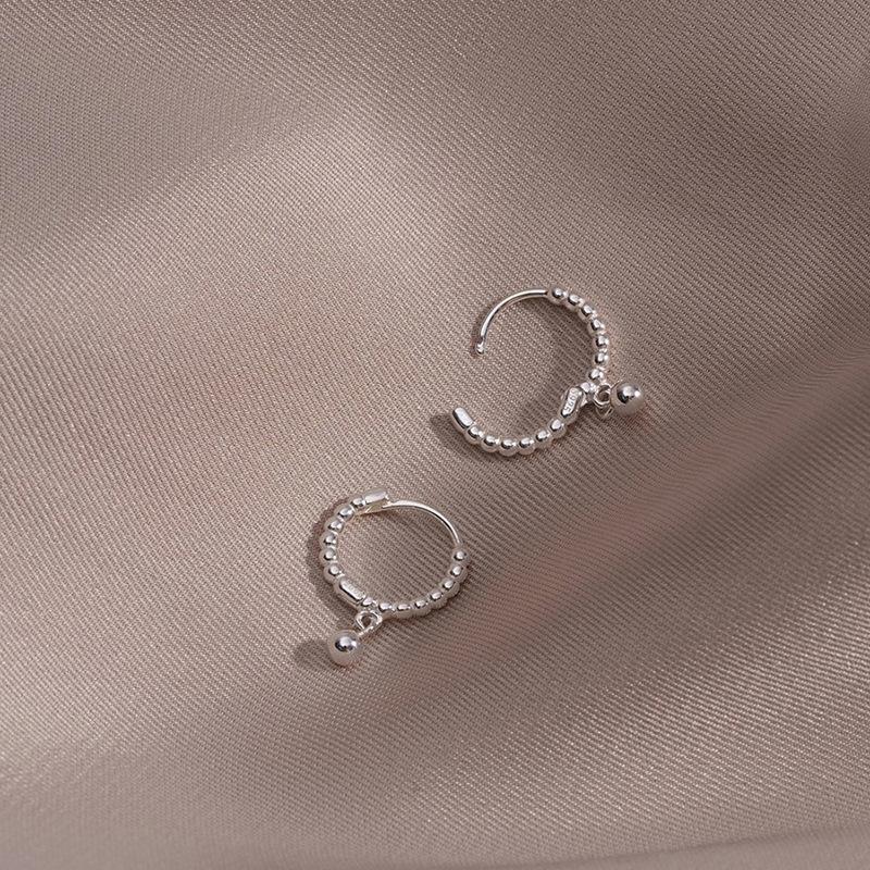 Short Small Earrings, Women'S Fashionable And Simple Student Commuting Single Beanie Small Round Bead Ear Buckle Earrings