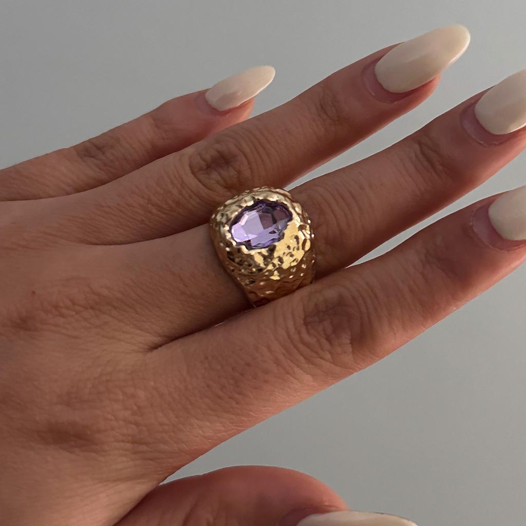 Retro Temperament bunte eingelegte Handschmuckstücke, übertriebener Punk unregelmäßiger geometrischer plissierter Ring