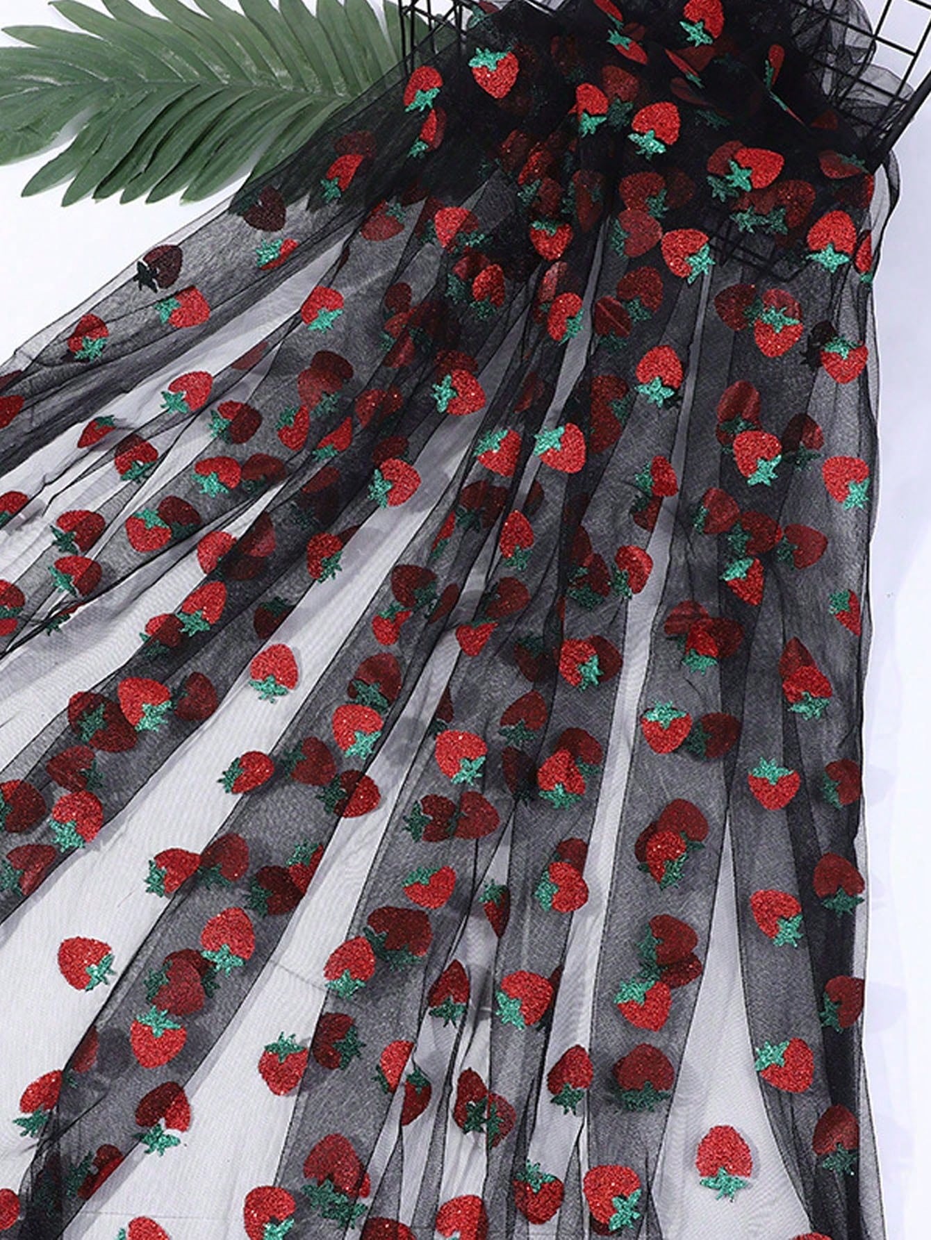 

1pc Strawberry Pattern Table Runner, Tulle Table Runner, Suitable For Birthday Party, Wedding Banquet, DIY Wedding Backdrop Decoration разноцветный