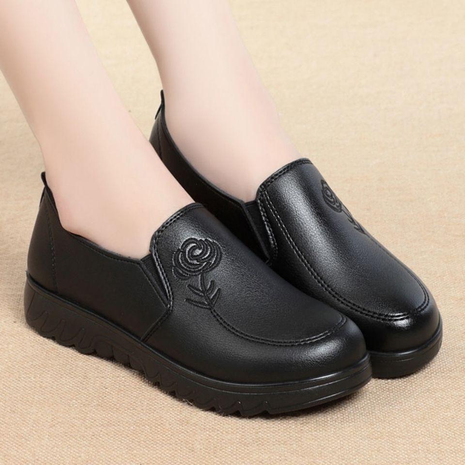 Fashion Cheap Shoe Women Leather Flats Female Flats Spring Shoes Classic Women's Loafers Casual Mother's Shoes Soft Leather Single Shoes