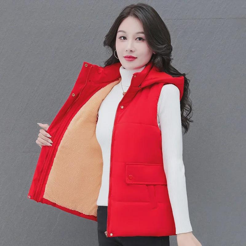 Dámská teplá vesta z jehněčí kůže a sametu s kapucí - Odnímatelná, silná bunda z prachového peří a bavlny na podzim a zimu, ideální pro matky středního věku