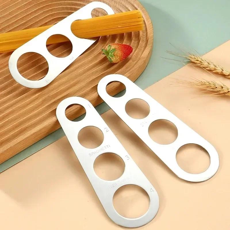 Köksaccessoarer Rostfritt Stål Pastanudelmått 1 st 4 Hål Spagettimått Italienska Pastatillbehör