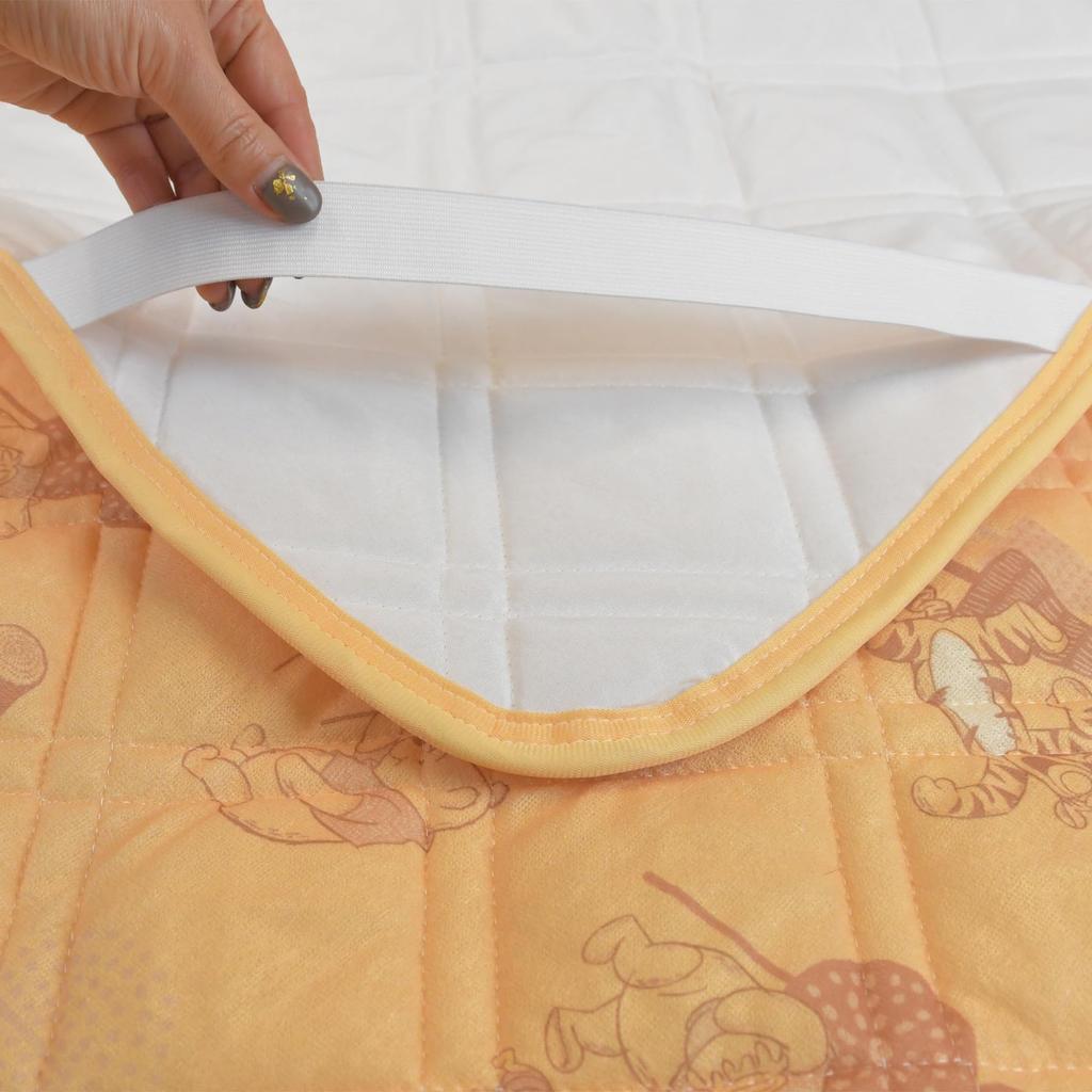 Marushin Disney Winnie the Pooh Whimsical Days Quilted Mattress 2256046700 All-Season Pad,