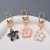 Elegant Flower Bag Charm Delicate Key Hanging Ornament Suitable for Trendy Youthful Women and Fashion Style Enthusiasts