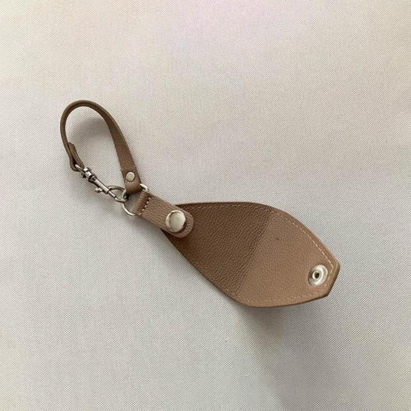 Anti-Lost Pu Hat Clip Travel Sunglasses Clip Portable Outdoor Hat Gloves Scarf Handbag Keychain Clip Organizer