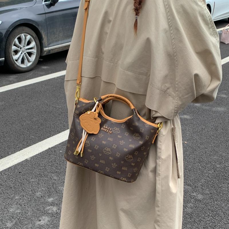 Advanced sense of foreign style small bag women's 2025 new summer versatile messenger bag exquisite super fire handbag bucket bag