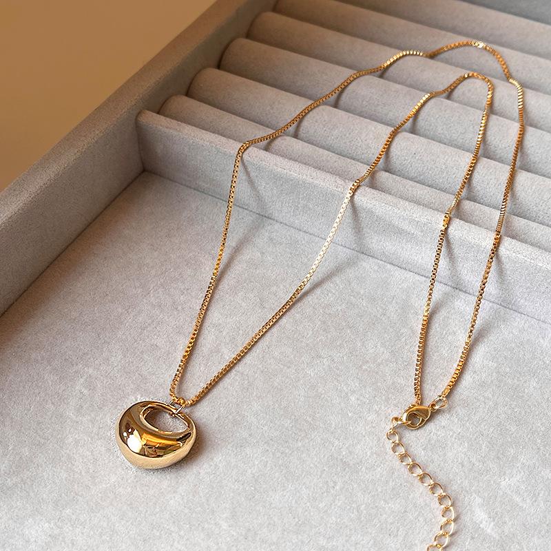 Gold Circle Drop Long Pendant Necklace for Women Elegant Light Luxury Delicate Sweater Chain Accessory