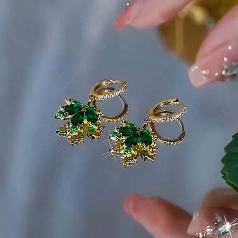 

Новые модные серьги-подвески из зеленого кристалла с кленовым листом для женщин, корейские элегантные серьги с цирконием, свадебные украшения для вечеринки зелёный