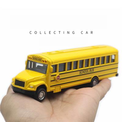 1:Model klasického školního autobusu ze slitiny 43, 14 cm, žlutá Dětská stahovací hračka do auta