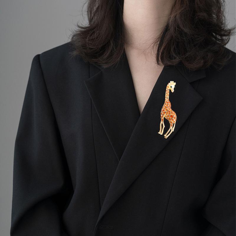 Corsage, Fashion Alloy Rhinestone Giraffe Brooch Women's Clothing Pin Diamond Set Suit Accessories Brooch