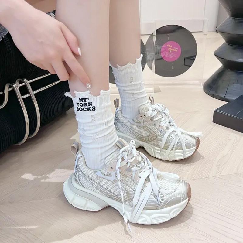 Damen Frühling und Sommer Dünner Stil Trend Neue Buchstaben Loch im Rohr Stapelsocken