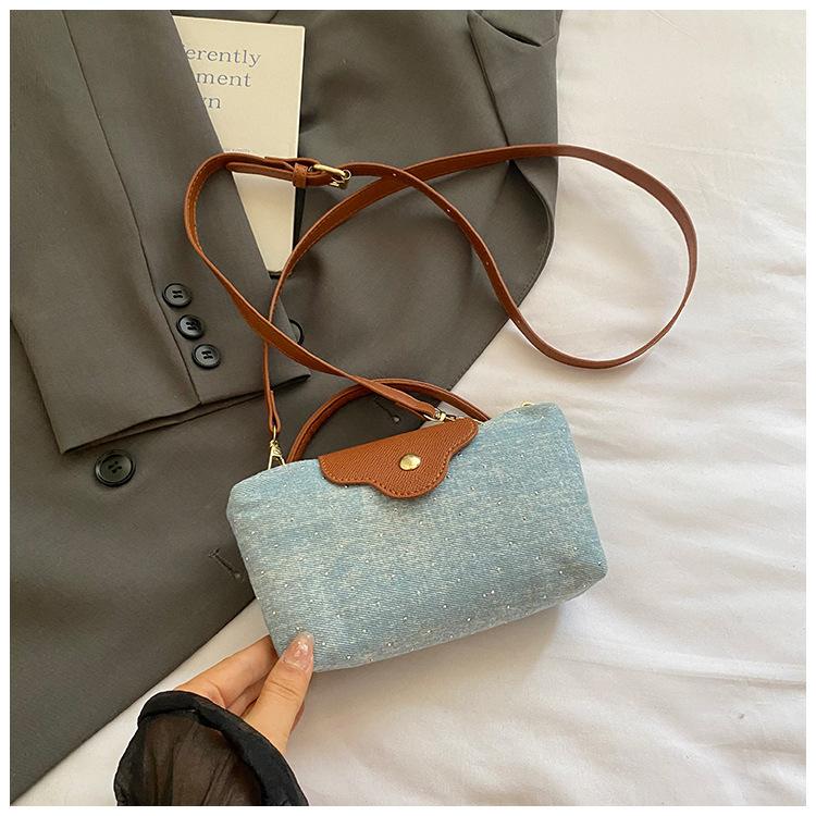 

Wind fashion explosion portable small bag women 2025 new personality contrasting color versatile single shoulder crossbody dumpling bag небесно-голубой