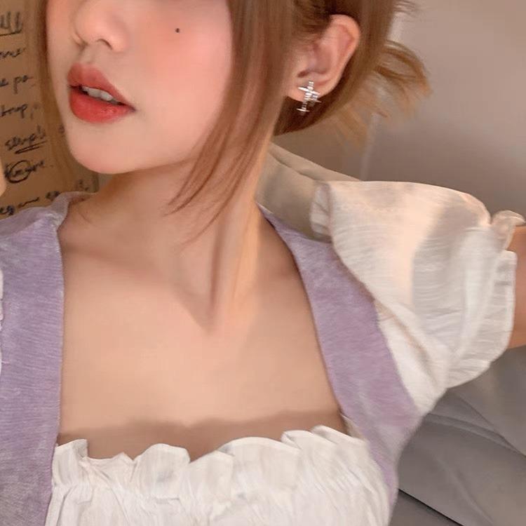 Elegant Diamond Stud Earrings - Chic, Sparkling, and Versatile Design