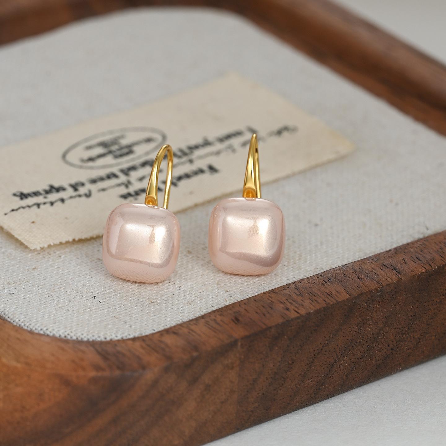 

New Light Pink Small Square Sugar Ear Hook for Women, Simple Temperament, Versatile Earrings for Women, Exquisite Fashion, Personalized Earrings