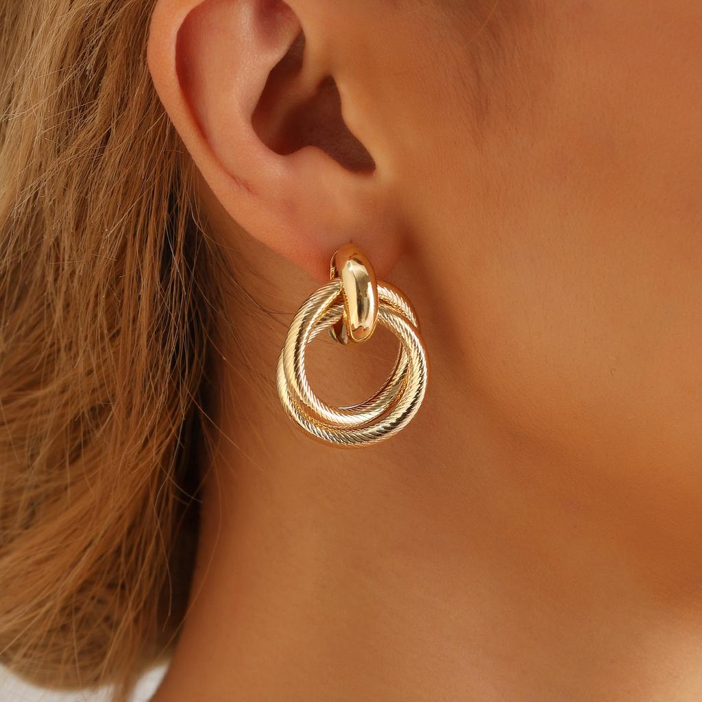 Neue französische Retro-Gold-Doppel-Creolen, Übertriebene metallische geometrische Muster-Creolen für Damen