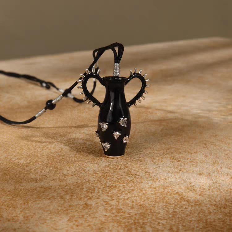 

Vintage Enamel Flower Vase Necklace: Three-Dimensional Pendant for Women, Retro Fashion, Versatile Long Sweater Chain