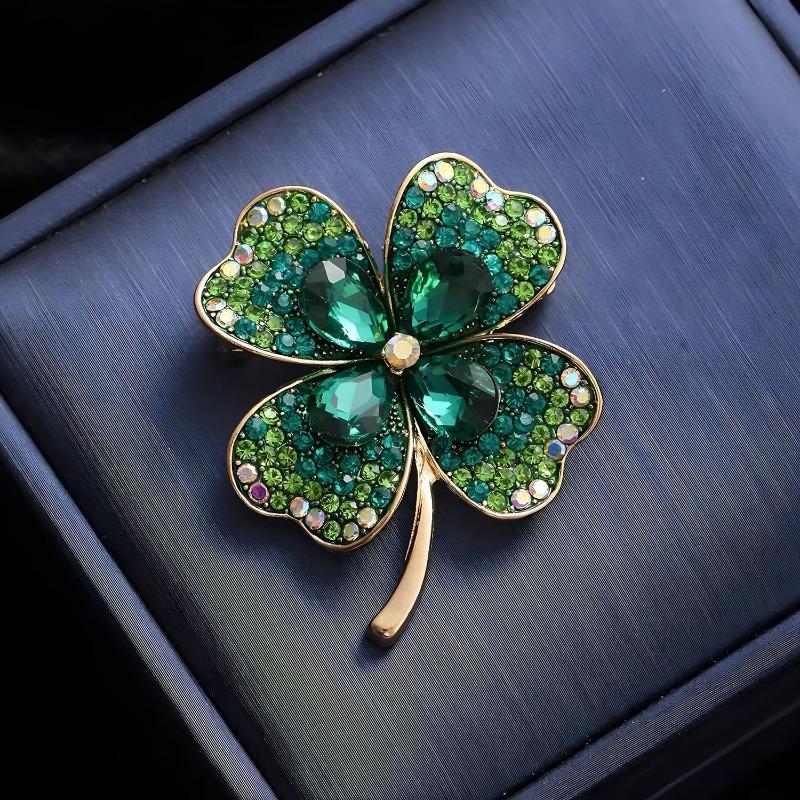 

Винтажная брошь «Четырехлистный клевер», Роскошный женский шарм высокого класса, Дизайнерская корсажная брошь с кристаллами, Нишевая брошь зелёный