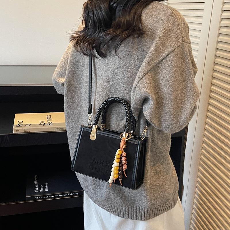 Handbag bag women's 2025 new autumn and winter fashion high-end sense retro commuter women's bag shoulder messenger small square bag